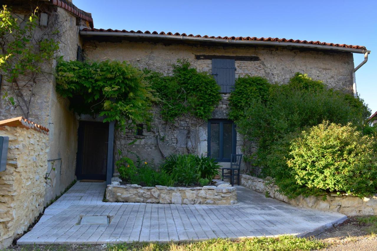 Chez Pique-Fesse Chambre D'Hote Saint-Martin-L'ars Bagian luar foto
