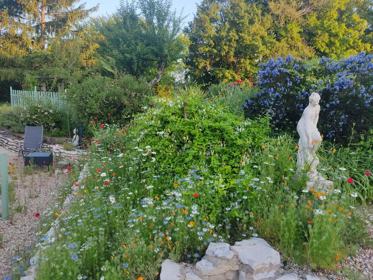 Chez Pique-Fesse Chambre D'Hote Saint-Martin-L'ars Bagian luar foto